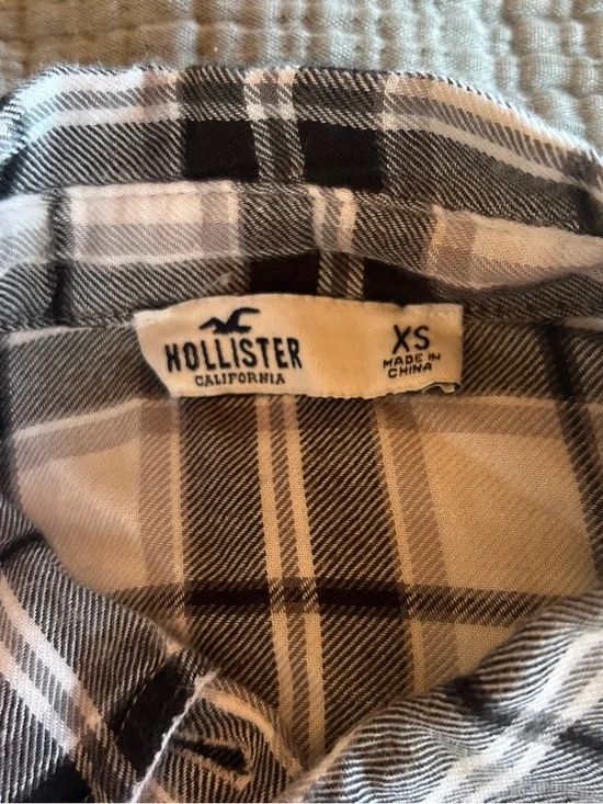 Hollister Plaid Button-Down Shirt in Black and White - Picture 2 of 2
